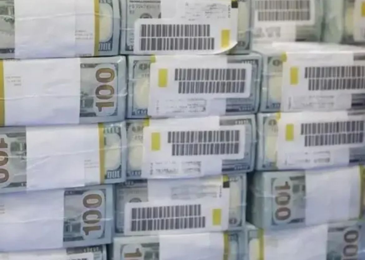 Afghan Currency Tumbles Amid Growing Calls for U.S. Financial Aid Cessation