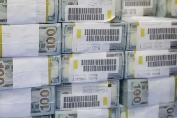 Afghan Currency Tumbles Amid Growing Calls for U.S. Financial Aid Cessation