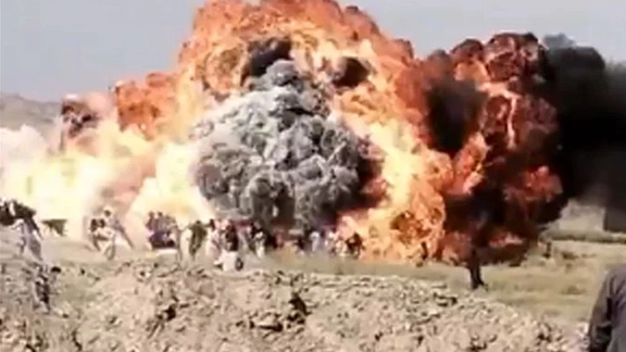 د بلوچستان په نوشکي کې د تېلو د ټېلر په چاودنه کې یو تن وژل شوی او ۵۰ ژوبل دي