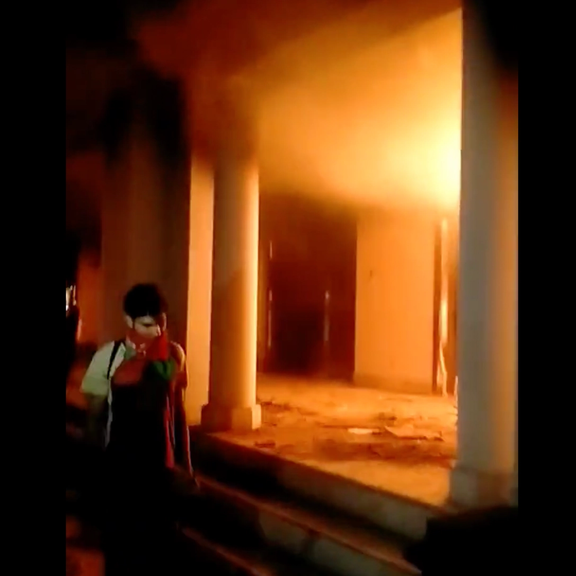 حامیان عمران خان وارد مقر ارتش پاکستان شده و خانه فرمانده قول اردوی لاهور را آتش زدند