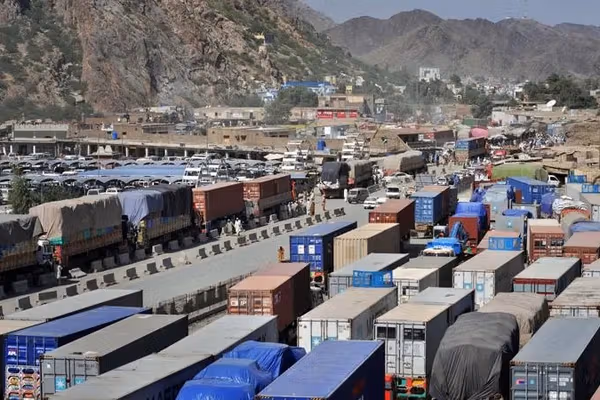 پاکستاني سوداګر وایي چې له افغانستان سره تړلو لارو زیان وراړولی دی