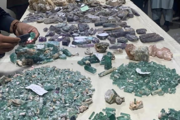 طالبانو په کونړ کې د ۲۲ مېلیونه افغانیو په ارزښت ګران بیه ډبرې پلورلې دي