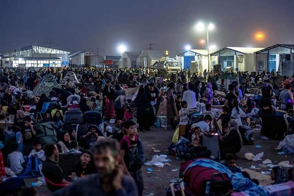 ایرانۍ رسنۍ: ناقانونه افغان کډوال د پولې بلې غاړې ته په رسمي ډول طالبانو ته سپارل کېږي