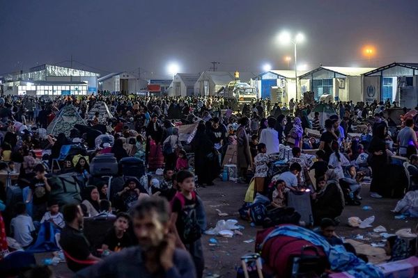 ایرانۍ رسنۍ: ناقانونه افغان کډوال د پولې بلې غاړې ته په رسمي ډول طالبانو ته سپارل کېږي