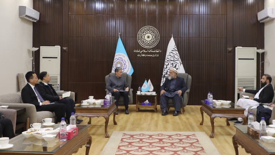 وزير تجارة طالبان يبحث مع السفير الصيني تحديات المستثمرين الصينيين