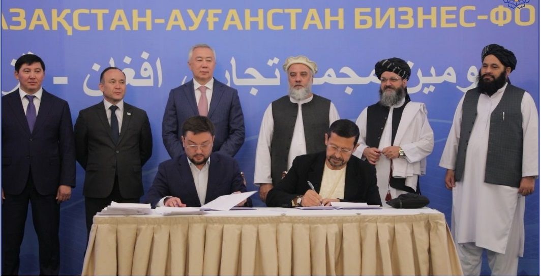 طالبانو او قزاقستان د ۳۶۰ میلیونه ډالرو ګډ سوداګریز تړونونه لاسلیک کړل