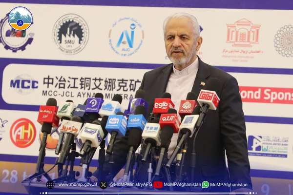 ایراني سفیر د افغان کانونو په اړه پر «سیمه ییزې همکارۍ» ټینګار وکړ