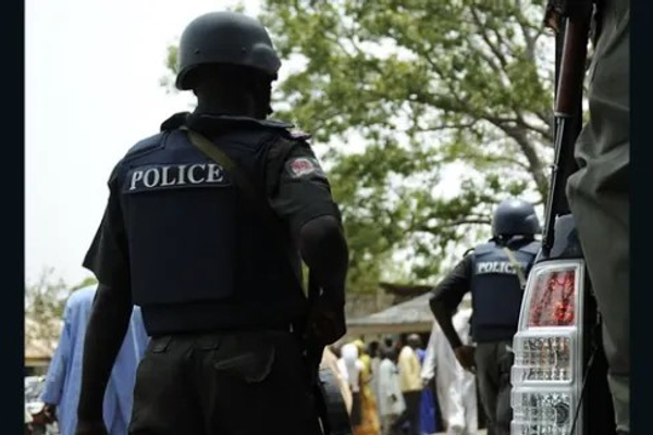 نایجریا کې وسلهوالو له یوې کلیسا لسګونه عبادت کوونکي تښتولي دي