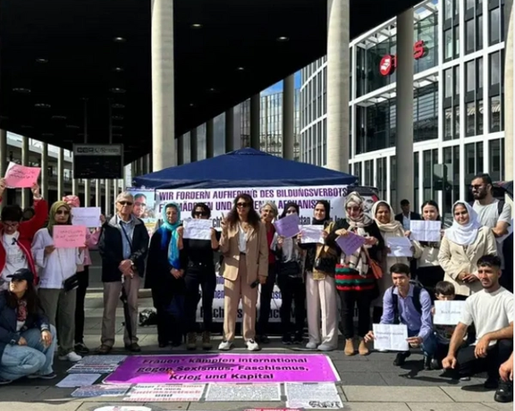 Afghan Protestors Call For Overthrowing of Taliban Rule in Afghanistan