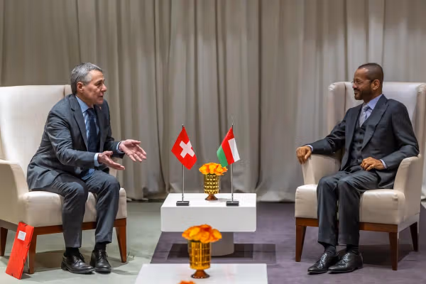 د سویس او عمان د بهرنیو چارو وزیرانو په جنیوا کې د ایران او امریکا له مذاکراتو وړاندې وکتل