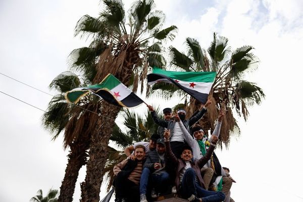 د سوریې وګړي نن د بشارالاسد رژیم سقوط نمانځي