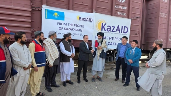 وصول شحنة مساعدات إنسانية كازاخستانية إلى ولاية هرات