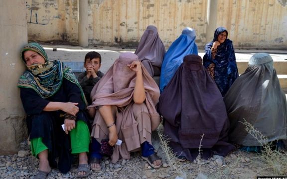 ملګري ملتونه: له هرو دریو، دوه هغه افغانې کورنۍ چې ښځې یې سرپرستي کوي کافي خواړه نه لري