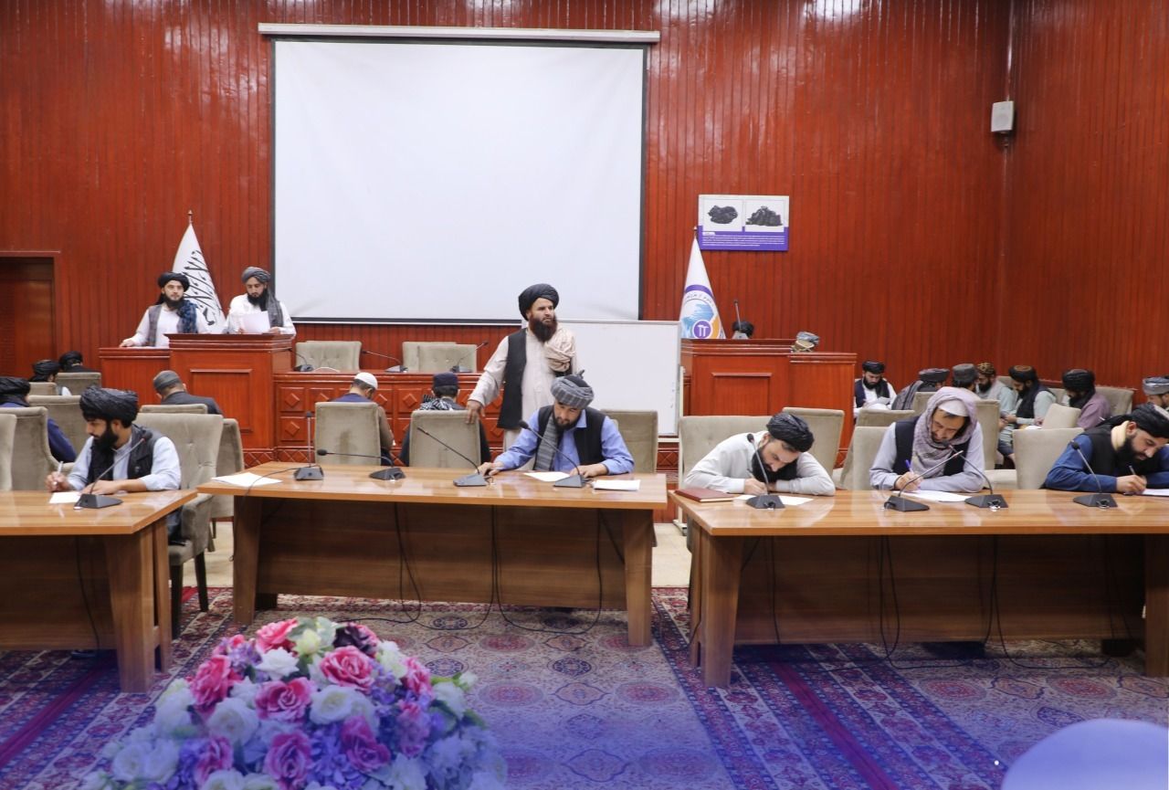 طالبانو د کانونو او پټرولیم وزارت له کارکوونکو د دیني زده کړو ازموینه اخیستې