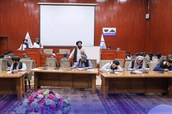 طالبانو د کانونو او پټرولیم وزارت له کارکوونکو د دیني زده کړو ازموینه اخیستې
