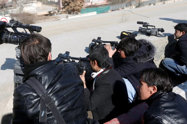 منظمة إعلامية تدعو للإفراج الفوري عن 10 صحافيين معتقلين لدى طالبان