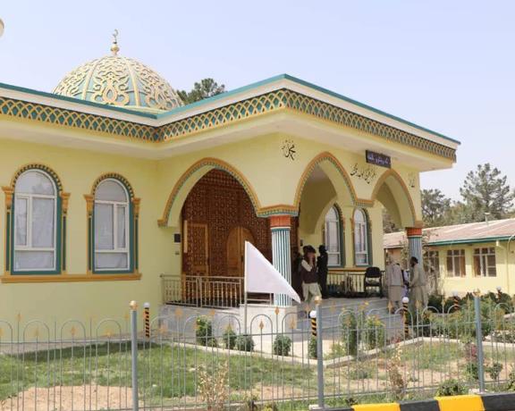 طالبانو د بلخ د یوې سیمه ییزې ادارې په انګړ کې د ۶ میلیونه افغانیو په لګښت جومات جوړ کړ