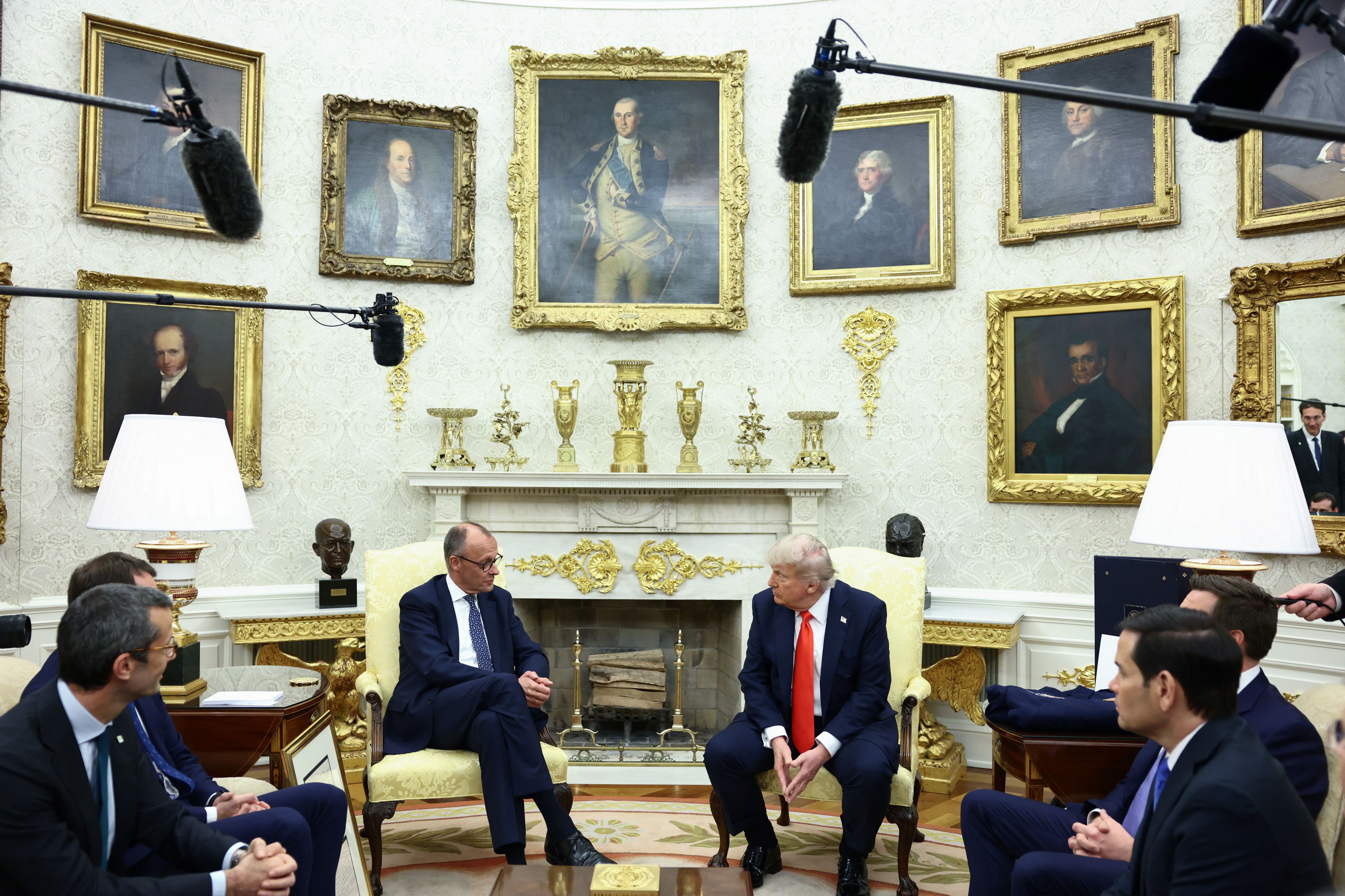 ترامپ می‌گوید شاید بهتر باشد اوکراین و روسیه مدتی با هم بجنگند