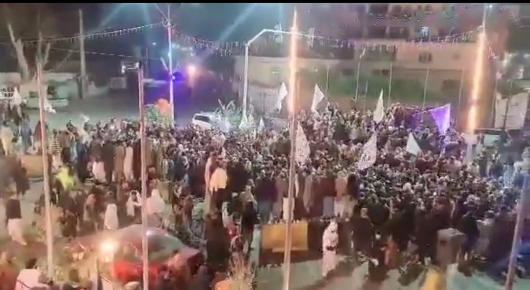 په ننګرهار، بلخ او لوګر کې سلګونو کسانو د سوریې د وسله والو بری ونمانځه