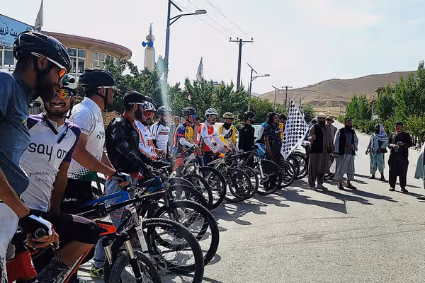 چهارمین دوره مسابقات دوچرخهسواری کوهستان با حضور ۱۸ ورزشکار در بامیان برگزار شد