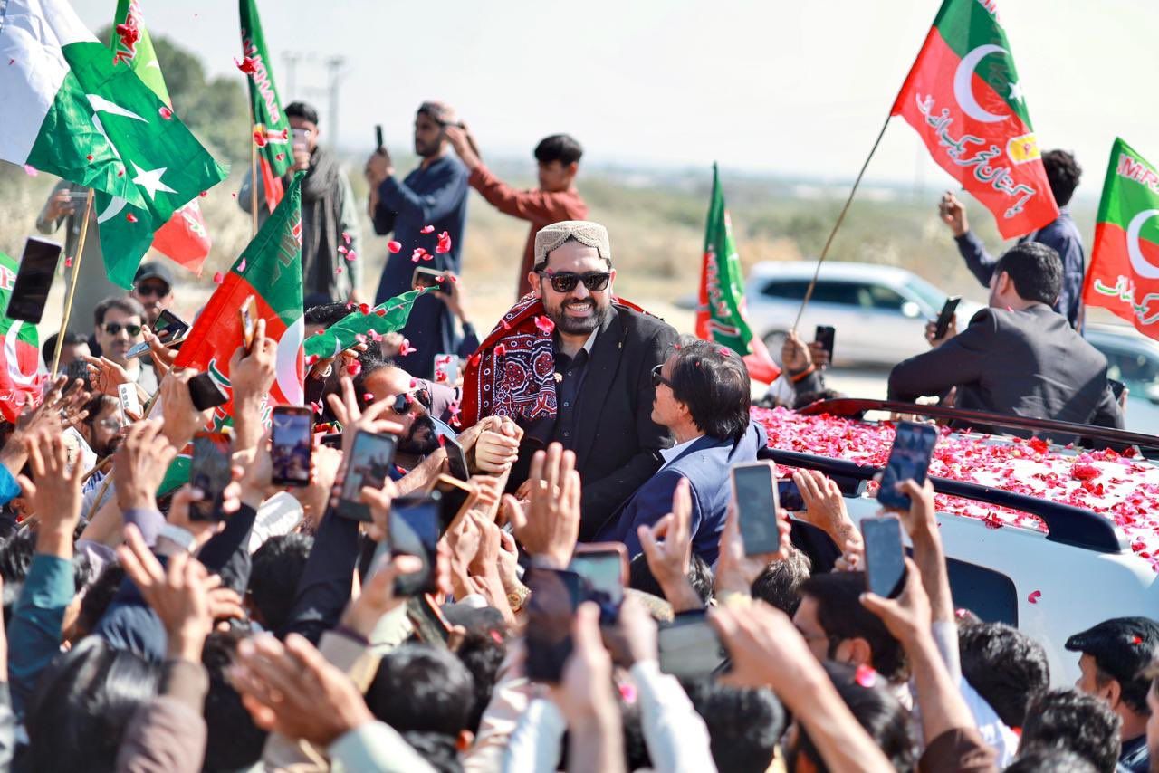 سهیل اپریدي: له حیدراباد څخه د بېرته ستنېدو ټولې لارې راباندې تړل شوي