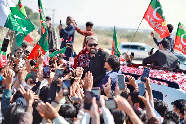 سهیل اپریدي: له حیدراباد څخه د بېرته ستنېدو ټولې لارې راباندې تړل شوي