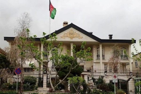 په ایران کې د طالبانو ډېپلوماتان هره میاشت له ۲۴۰۰ ډالرو ډېر معاش اخلي