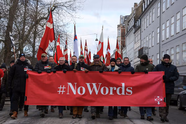 «هزاران دنمارکی» در واکنش به سخنان ترامپ درباره نقش ناتو در جنگ افغانستان راهپیمایی کردند