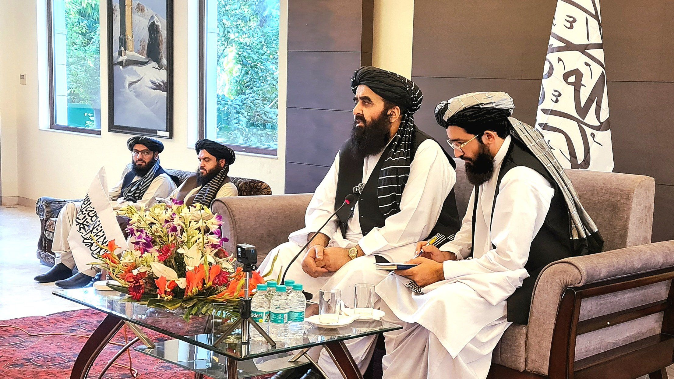 امیرخان متقي: هند کې افغان سفارت د طالبانو د حکومت په لارښوونه فعالیت کوي