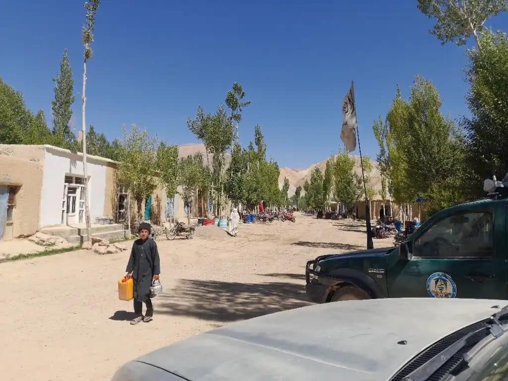 طالبان در غور به ساکنان ولسوالی پسابند دستور داد جاده‌ها را اساسی بسازند