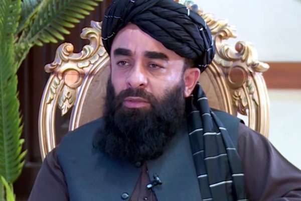 ذبیح الله مجاهد ومنله، چې د امریکا بېپېلوټه الوتکې د افغانستان پر اسمان ګرځي