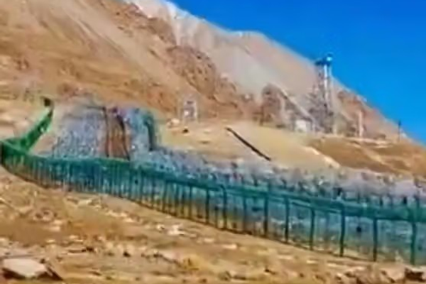 عناصر من طالبان يدخلون منطقة محظورة على الحدود مع الصين