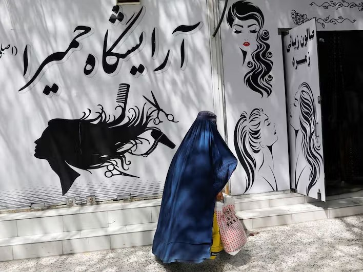 مركز حقوق الإنسان الأفغاني: اعتقال نساء هرات هجوم على الكرامة الإنسانية