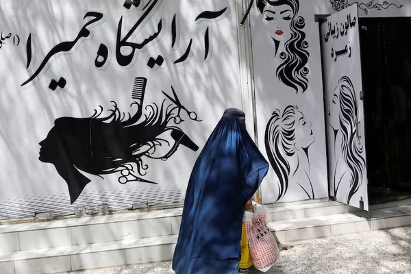 مركز حقوق الإنسان الأفغاني: اعتقال نساء هرات هجوم على الكرامة الإنسانية