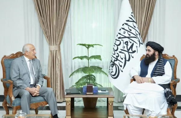 متقي وخليل زاد يبحثان توسيع العلاقات بين طالبان والولايات المتحدة