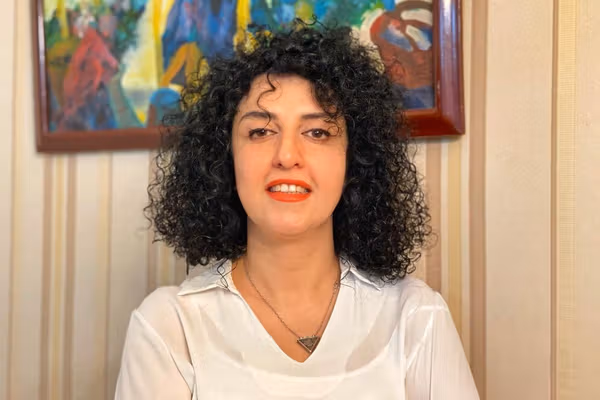 نرگس محمدی، برنده جایزه نوبل به بیش از هفت سال زندان محکوم شد