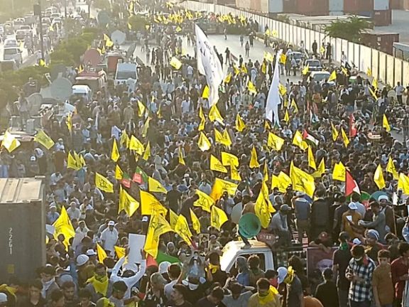 اعتراضها به کشتهشدن حسن نصرالله در کراچی به خشونت کشیده شد