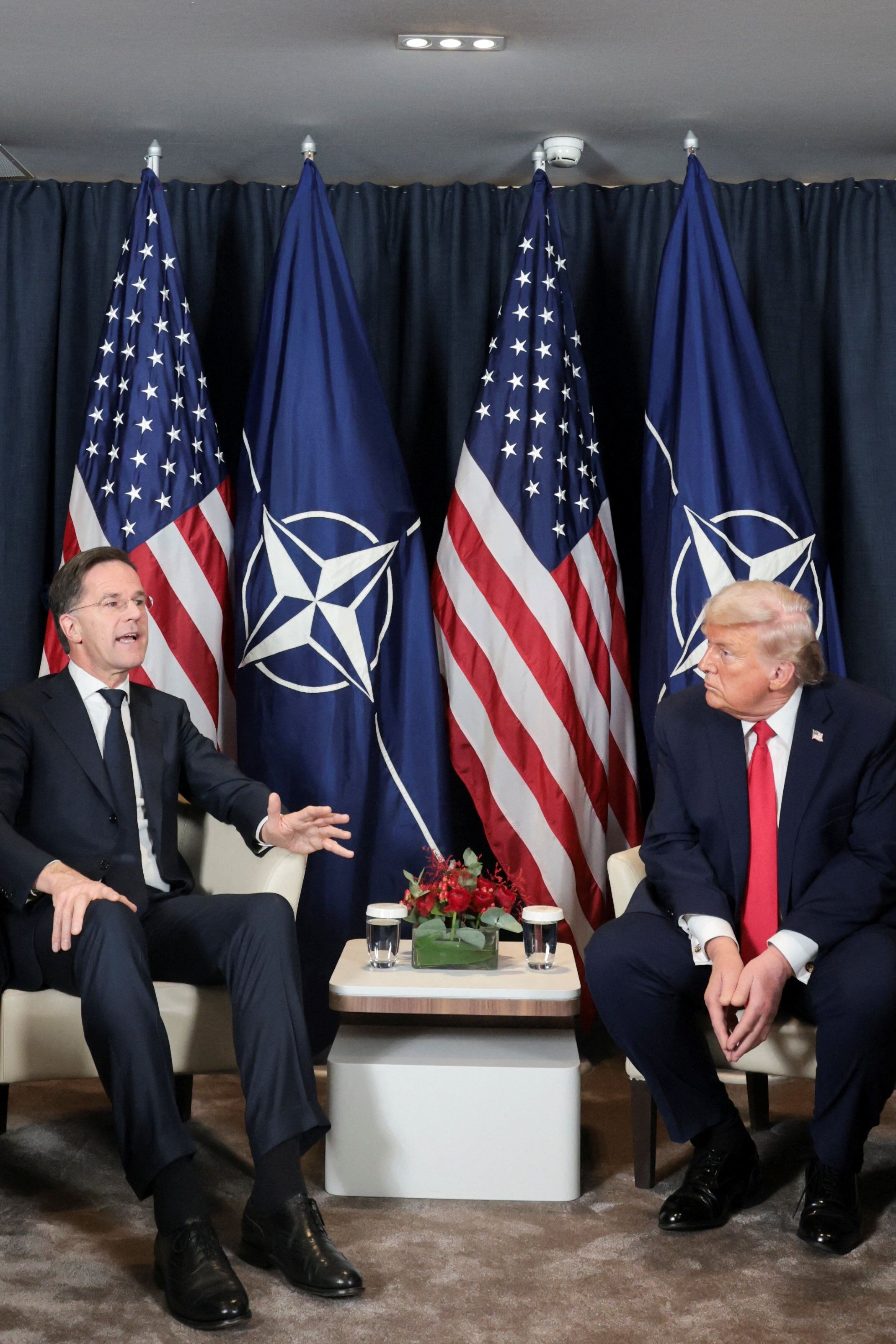 د ناټو سرمنشي ټرمپ ته: موږ د امریکا ترڅنګ ولاړ یو، کټ مټ لکه څنګه چې په افغانستان کې وو