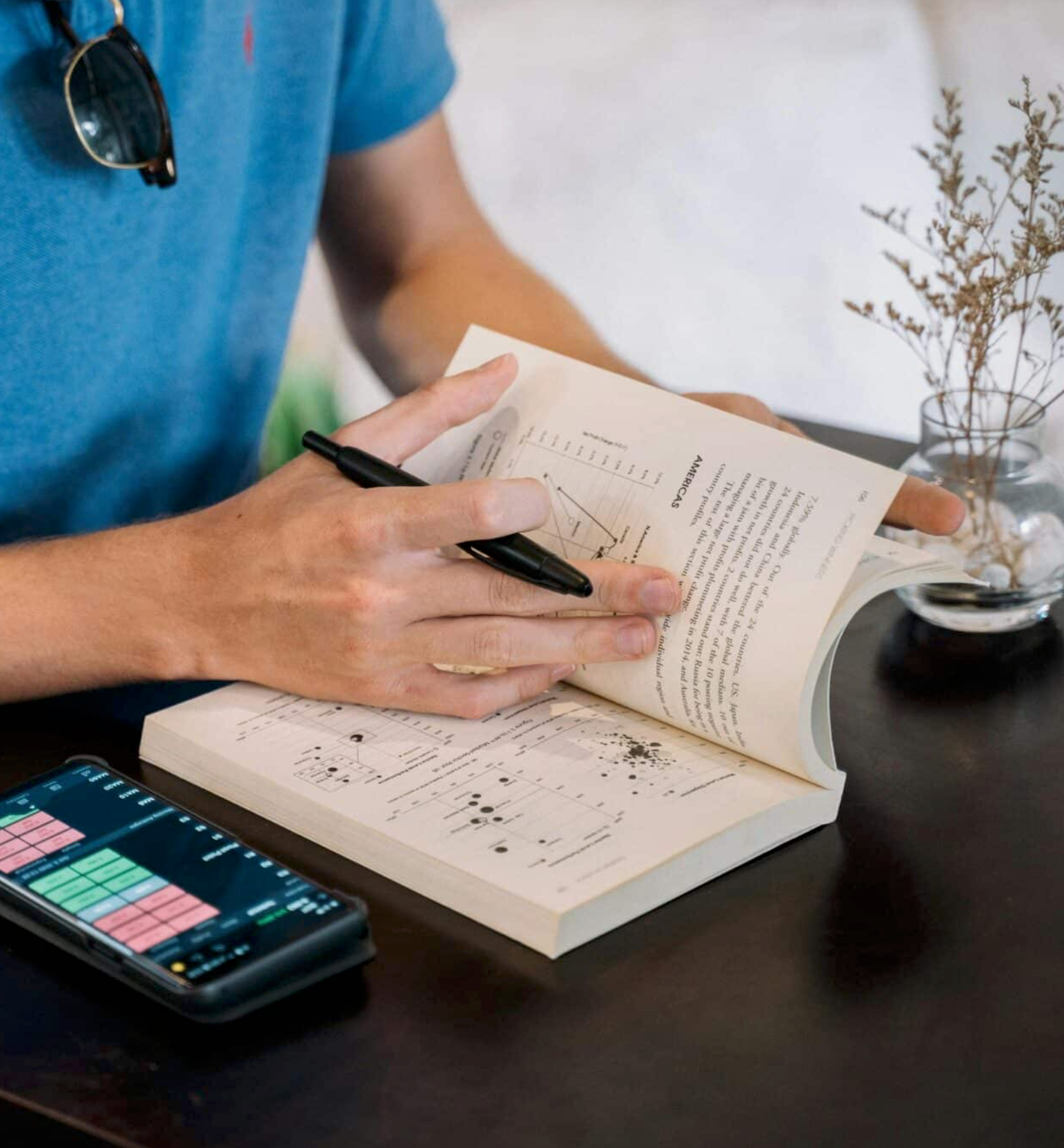 څېړنه: لوستل او ليکل کولای شي د عقل زوال خطر نږدې ۴۰ سلنه راکم کړي