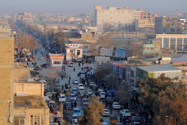 طالبانو یو وار بیا په کندوز کې د نوري فایبر انټرنېټ کابو ۱۴ساعته بند کړی و