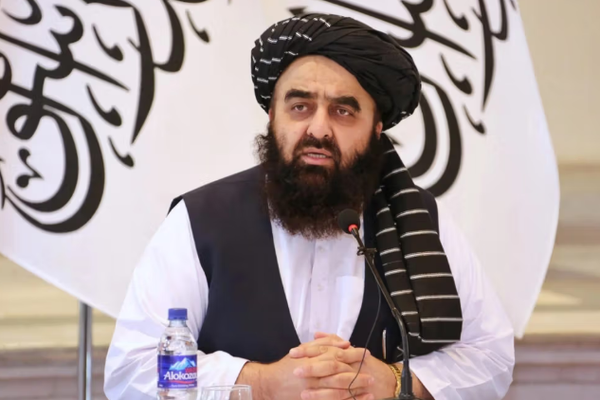 وزير خارجية طالبان: أفغانستان ليست مجنونة لتتحمل أعباء مشكلات باكستان