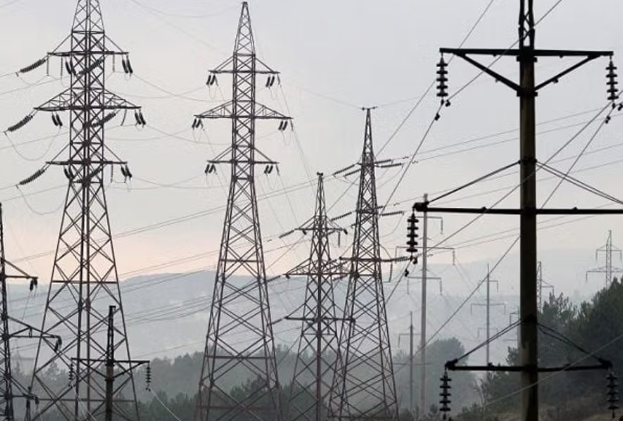 زلزال يضرب شمال أفغانستان ويتسبب في انقطاع الكهرباء المستوردة