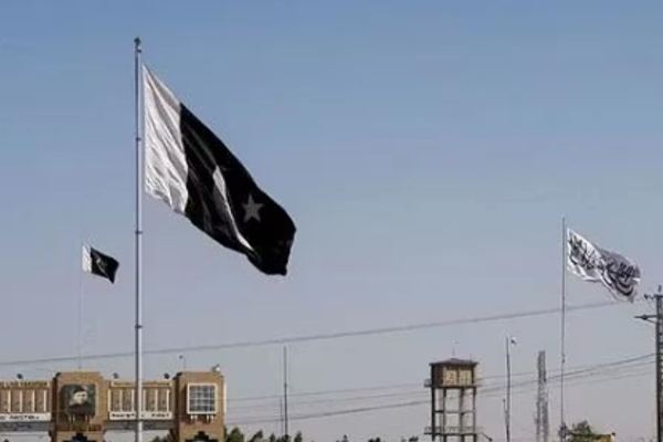 تصاعد التوتر بين طالبان وباكستان... السعودية وقطر تدعوان إلى التهدئة وضبط النفس