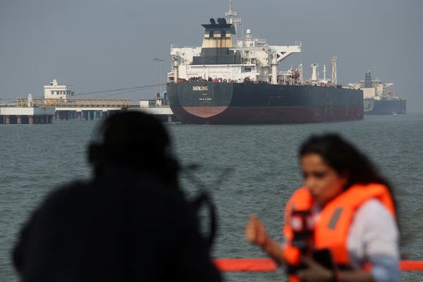 منابع: ایران به نفتکشها با پرچم هند اجازه عبور از تنگه هرمز میدهد