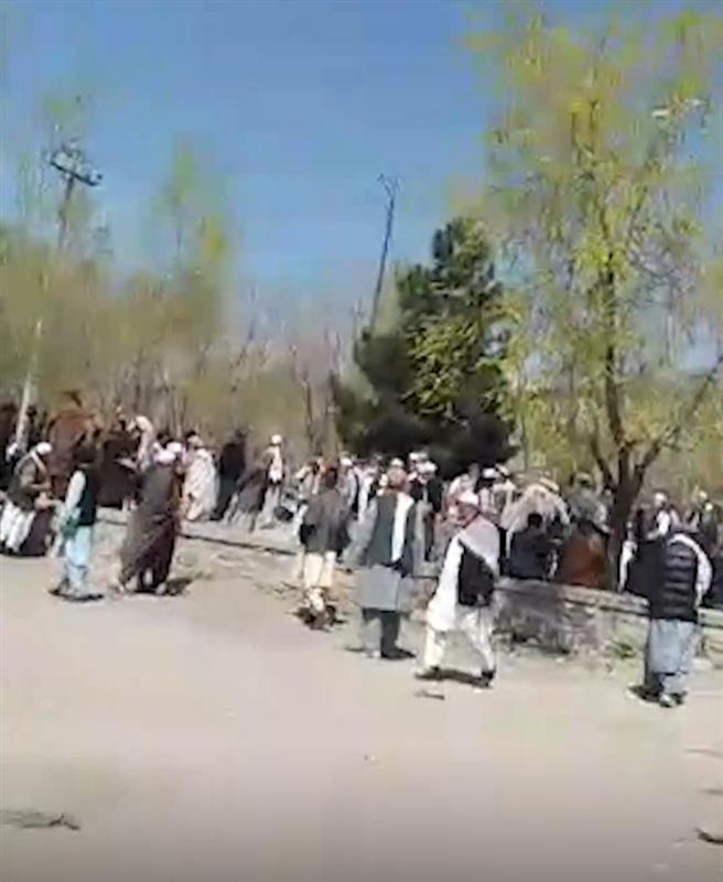 کارمندان بازنشسته: از مردم می‌خواهیم در کنار ما بایستند تا حق خود را از طالبان بگیریم