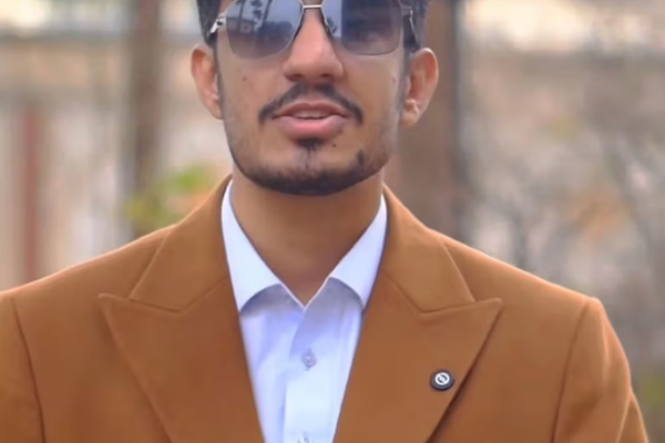 د ایران د هامون شبکې د خپرونو مدیر د «مرګ پر خامنهيي» د شعار له امله له دندې ګوښه شو