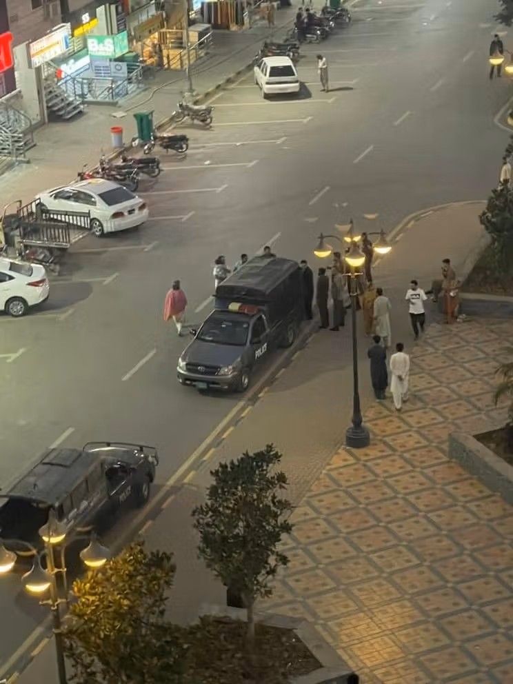 Pakistani Police Accused Of Extorting Afghan Migrants In Islamabad