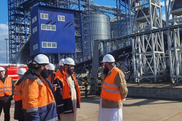 د طالبانو د کرنې وزارت پلاوي د روسیې له ویسوټسک بندر څخه لیدنه کړې