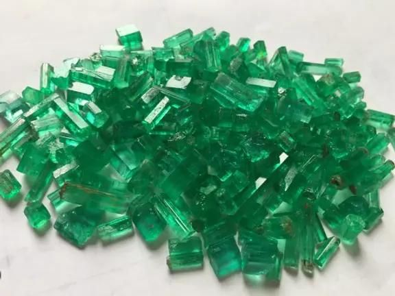 طالبانو په پنجشیر کې د څلوېښت زره ډالرو په ارزښت زمرود وپلورل