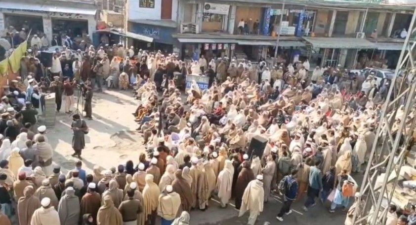 صدها نفر در پاکستان خواستار بازگشایی مرز تورخم شدند